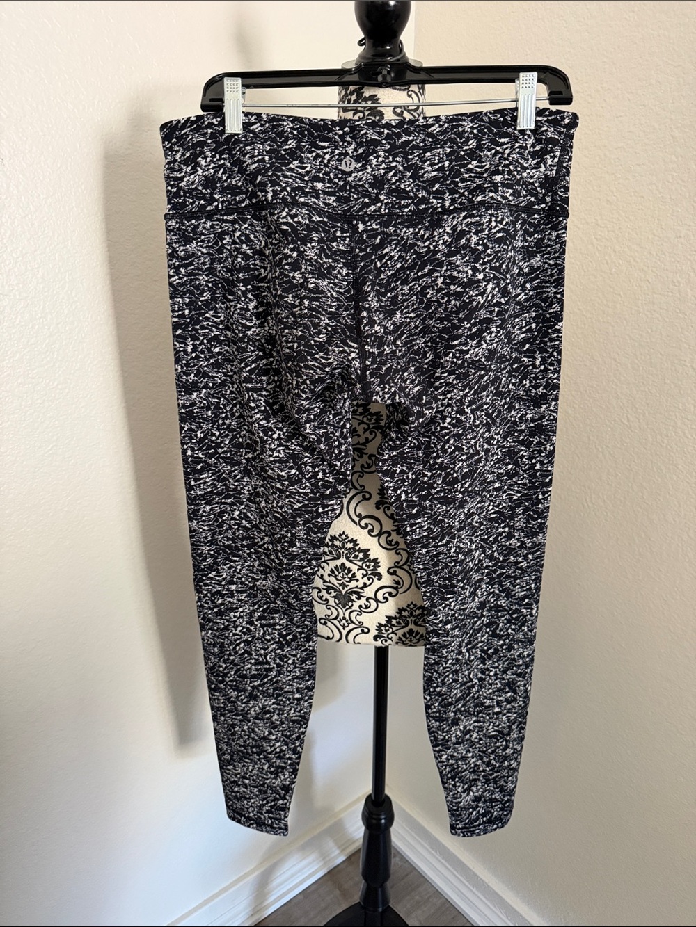 Lululemon Women’s Black & White Marled Jogger Pants size 12